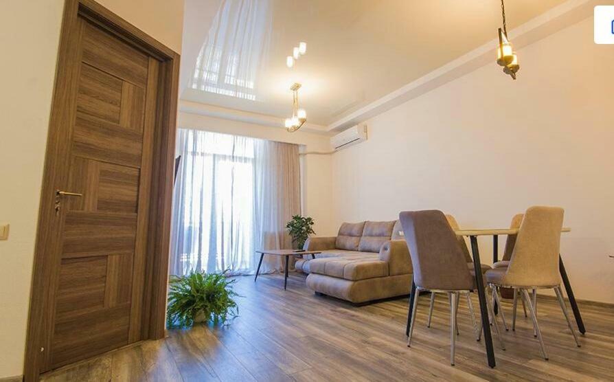 Tikas Home Апартаменты Tbilisi ภายนอก รูปภาพ